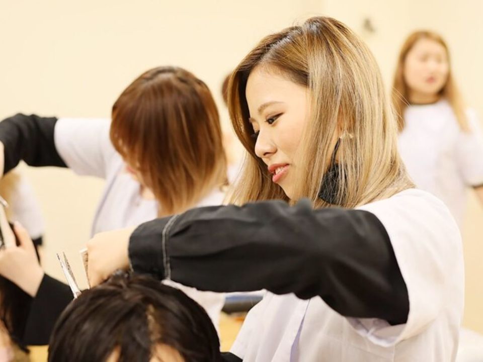 西日本ヘアメイクグラデュエイトカレッジ 天王寺MiO校のヘアセット
