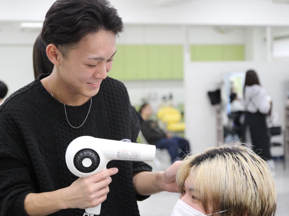 美容専門学校　ヘアー BEAUTY ARTS KOBE 日本高等美容専門学校 | 学校案内、資料請求はコチラ