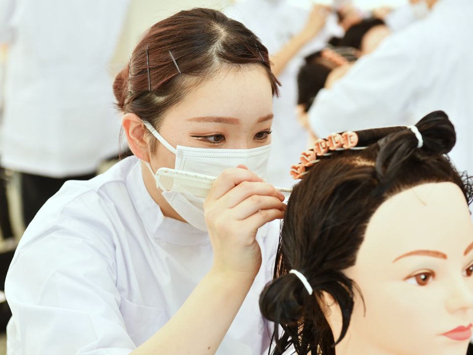 山野美容専門学校 | 専門課程（美容科） 〔2年制〕600名 | ベスト進学